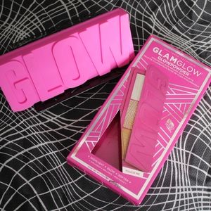 BNIB》GlamGlow Glow Powder Highlighter Palette
